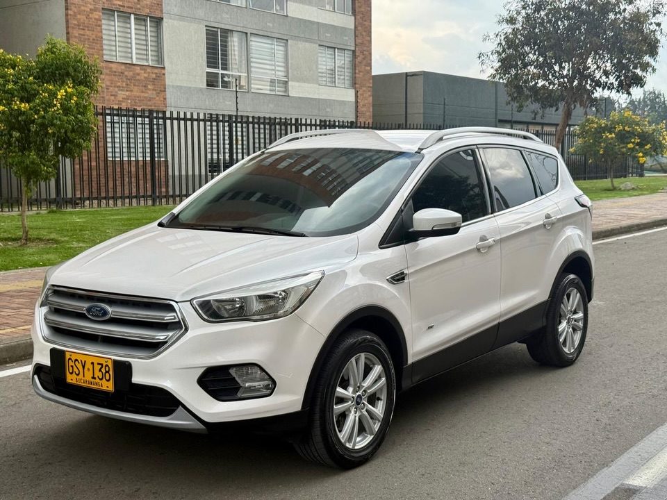 Camioneta familiar disponible en Auto Fox